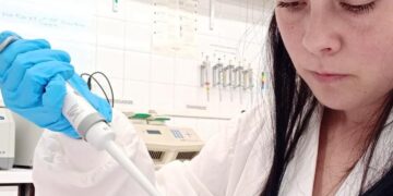 Gerente Técnica de INTEMIT obtiene doctorado en Ciencias de la Acuicultura con investigación clave para la mitilicultura 