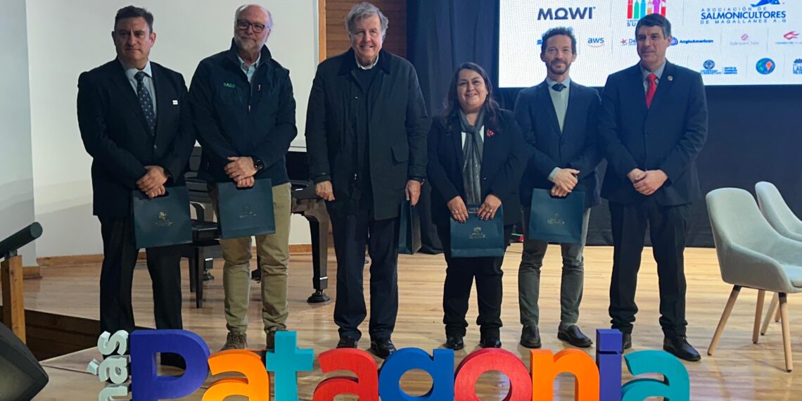 Consejo del Salmón destaca alianzaestratégica entre academia y salmonicultura en congreso internacional de la USS