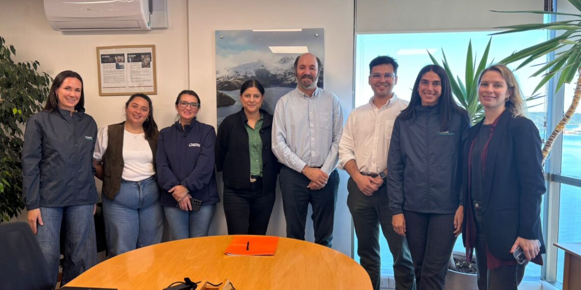 SalmonChile y Fundación Lista de Espera consolidan alianza estratégica para reducir brechas de salud en las regiones de Los Lagos y Aysén