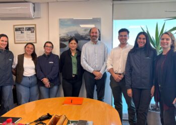 SalmonChile y Fundación Lista de Espera consolidan alianza estratégica para reducir brechas de salud en las regiones de Los Lagos y Aysén