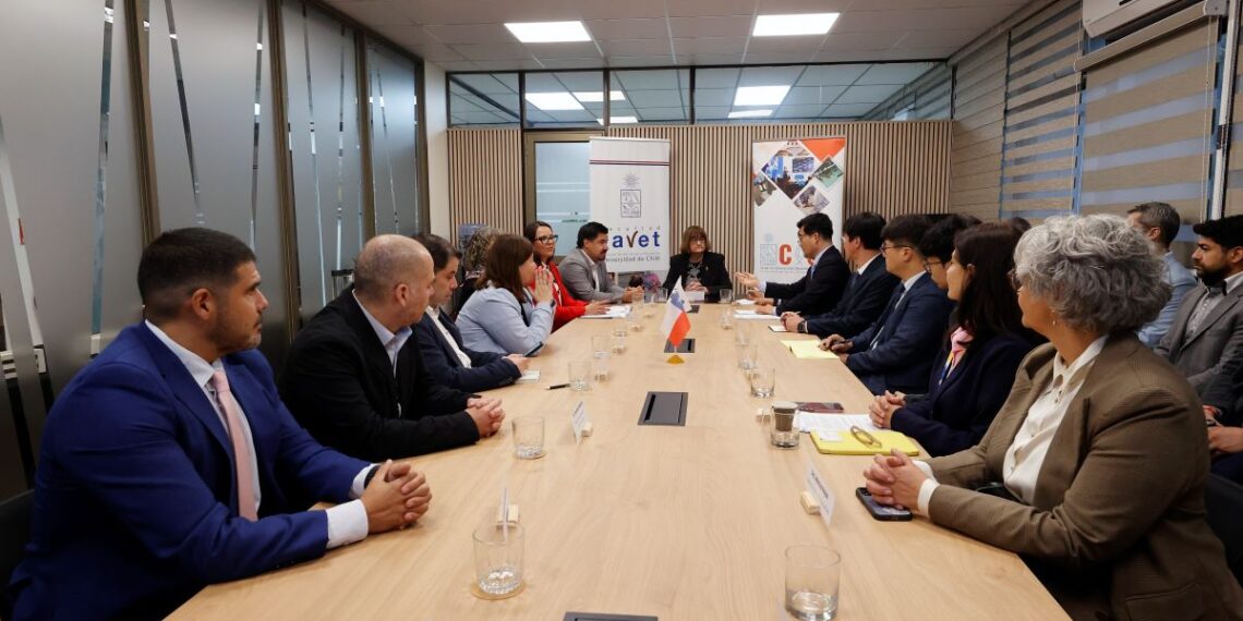 Universidad de Chile fortalece su liderazgo en sanidad acuícola con alianza estratégica con Corea del Sur