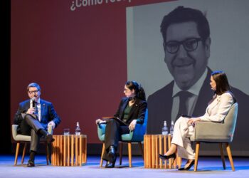 “Certezas para un crecimiento sostenible”: Ministros de Estado abordaron desafíos regulatorios en el SalmonChile Summit 