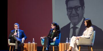 “Certezas para un crecimiento sostenible”: Ministros de Estado abordaron desafíos regulatorios en el SalmonChile Summit 