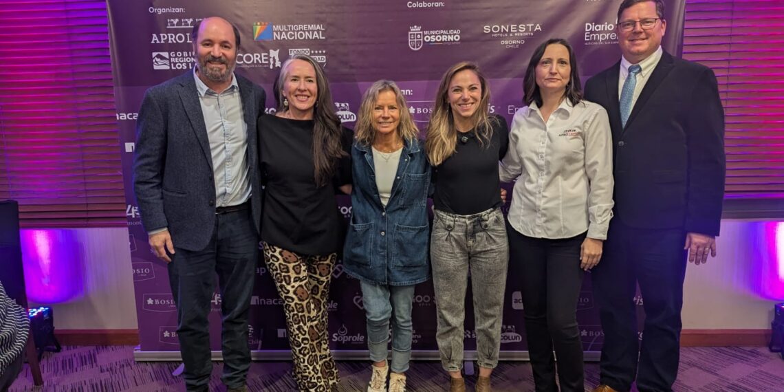 SalmonChile destaca el rol estratégico de las mujeres en el desarrollo del sur con su participación en el encuentro organizado por APROLECHE