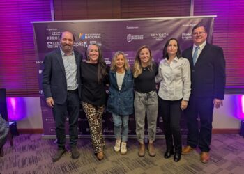 SalmonChile destaca el rol estratégico de las mujeres en el desarrollo del sur con su participación en el encuentro organizado por APROLECHE