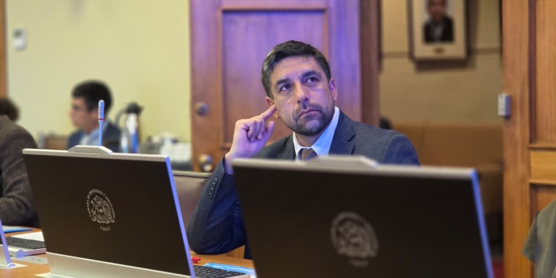 Diputado Barría respalda gestión ante JUNAEB para que el salmón se incorpore en la alimentación escolar