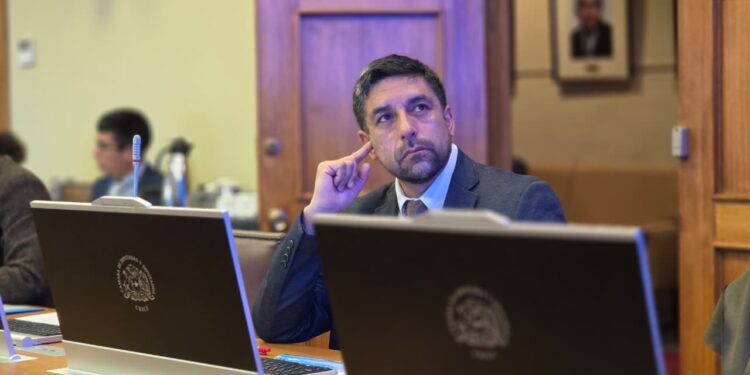 Diputado Barría respalda gestión ante JUNAEB para que el salmón se incorpore en la alimentación escolar
